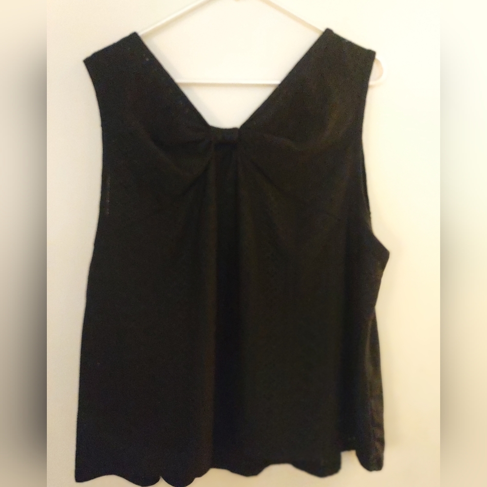 SHEIN Black Sleeveless Tank Blouse with V-Neck